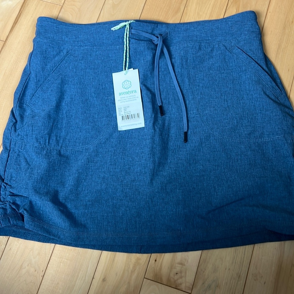 Aventura skort size medium new with tags